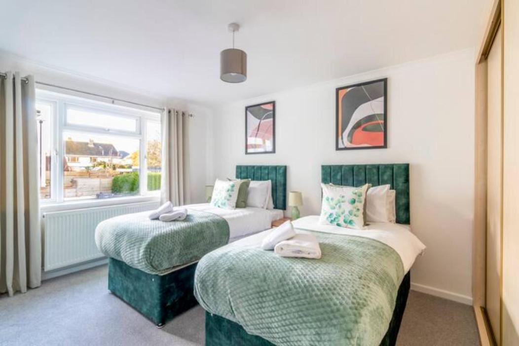 Large Sea View 2 Bedroom Sleeps 6 - Free Parking ボーンマス エクステリア 写真